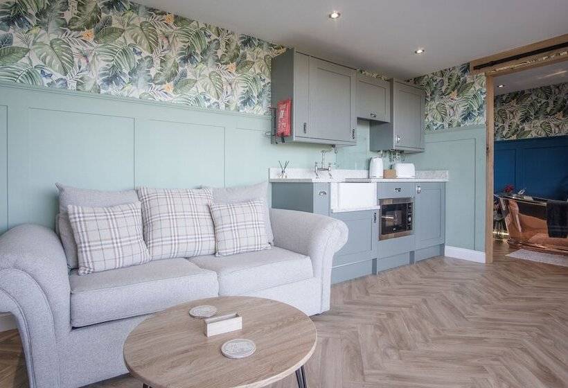 Langland Bay Lookout   Cabin   Landimore