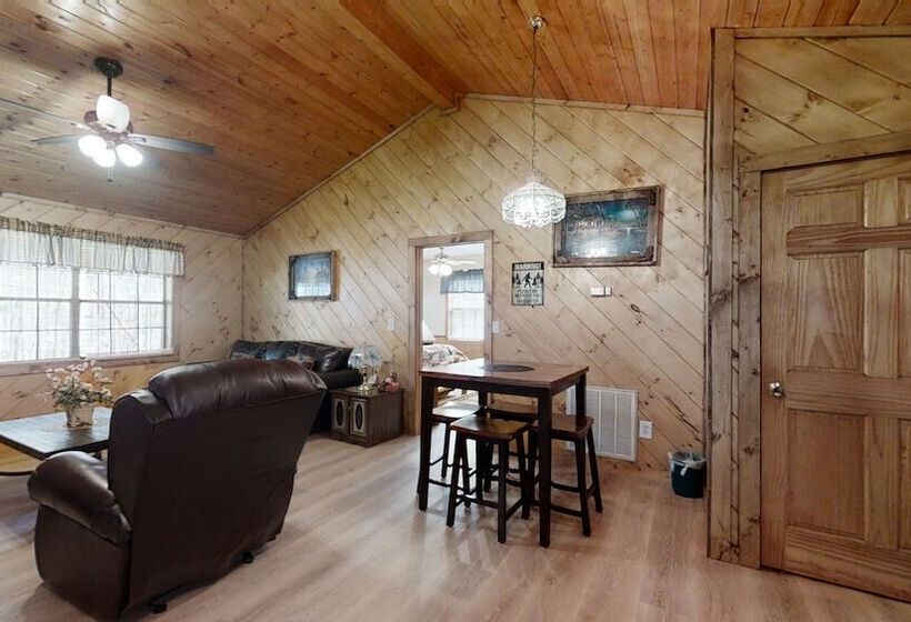 Little Mountain Hideaway