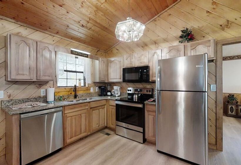 Little Mountain Hideaway