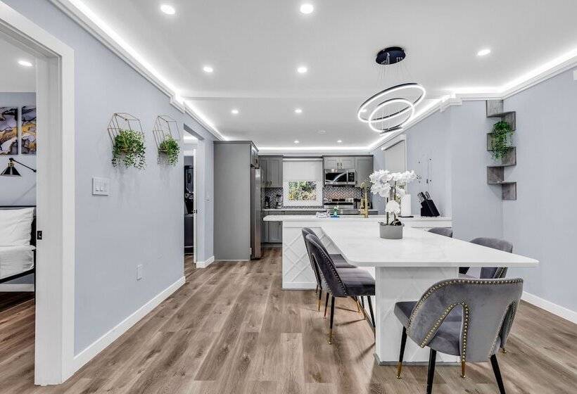 Luxury 3br House In Charlotte