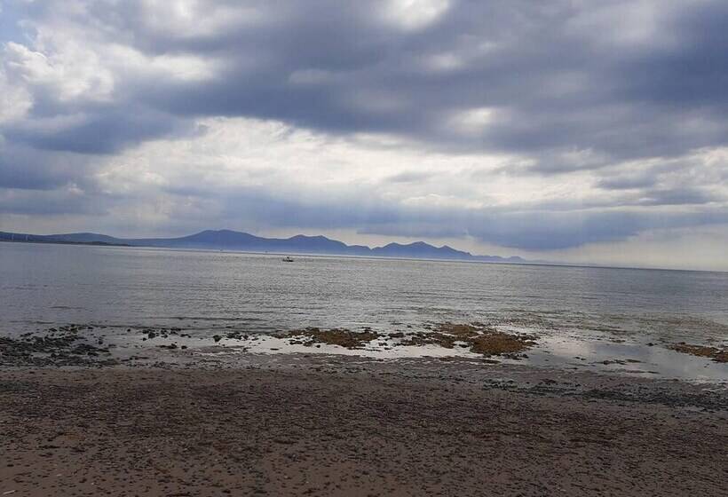 Shepherds Hut With Hot Tub On Anglesey North Wales
