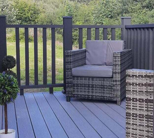 Shepherds Hut With Hot Tub On Anglesey North Wales