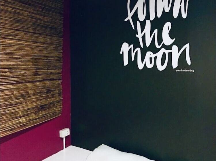 Moon Fools Hostel