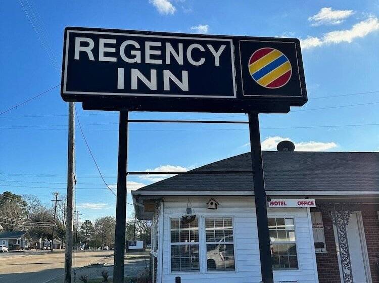 فندق على الطريق Regency Inn