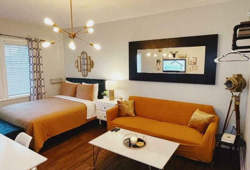 Nine20 Collins Apartments By Lowkl