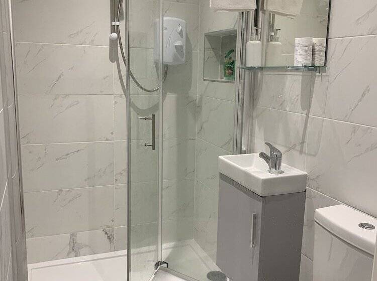 膳宿费 Wagtail Way Kent