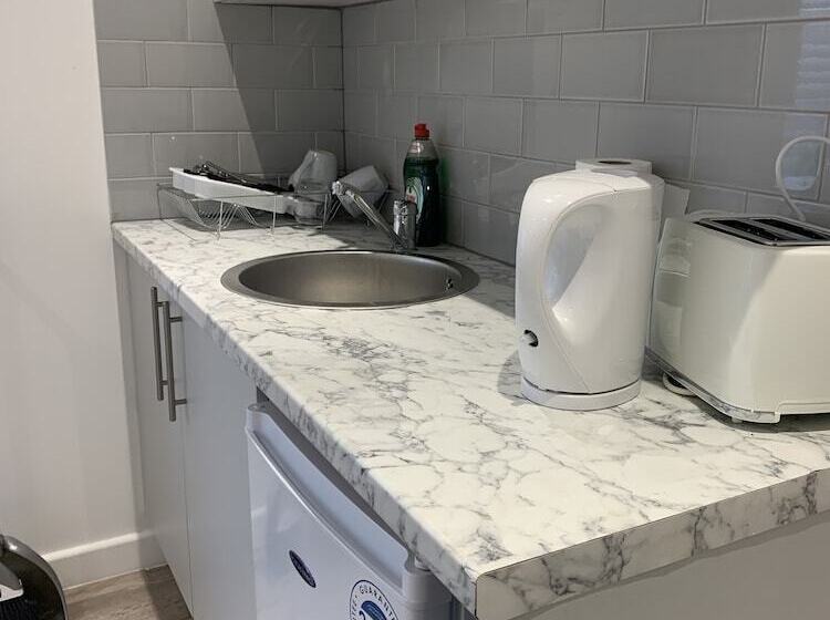 膳宿费 Wagtail Way Kent