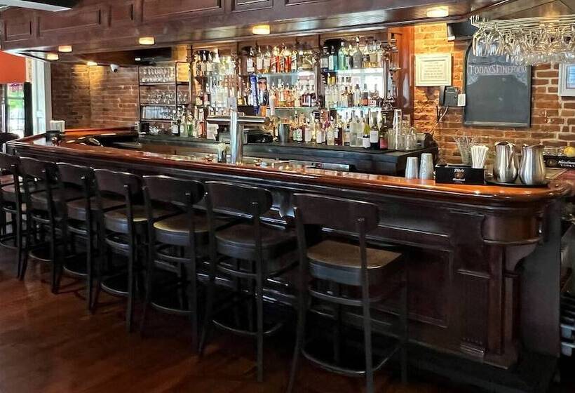 Publick House Hotel Inc