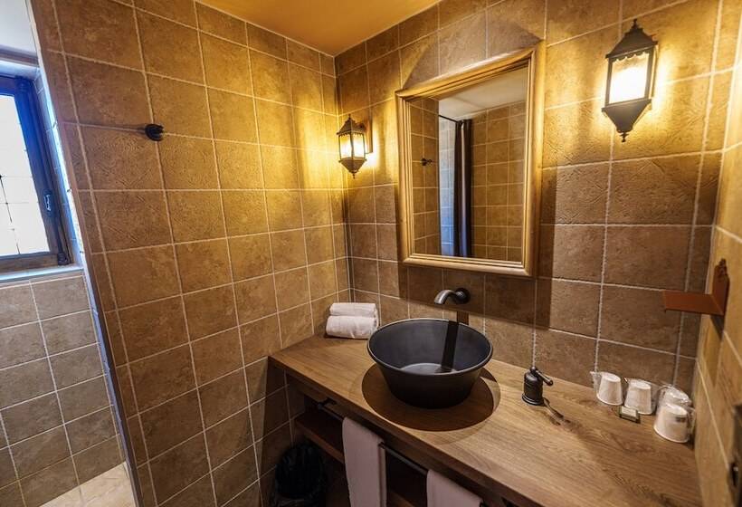 Puy Du Fou France   Hotel Les Iles De Clovis