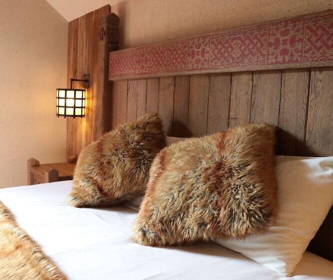 Puy Du Fou France   Hotel Les Iles De Clovis