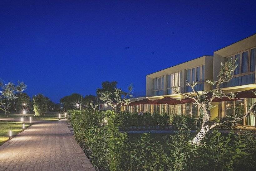 Residence A Vada Con Piscina