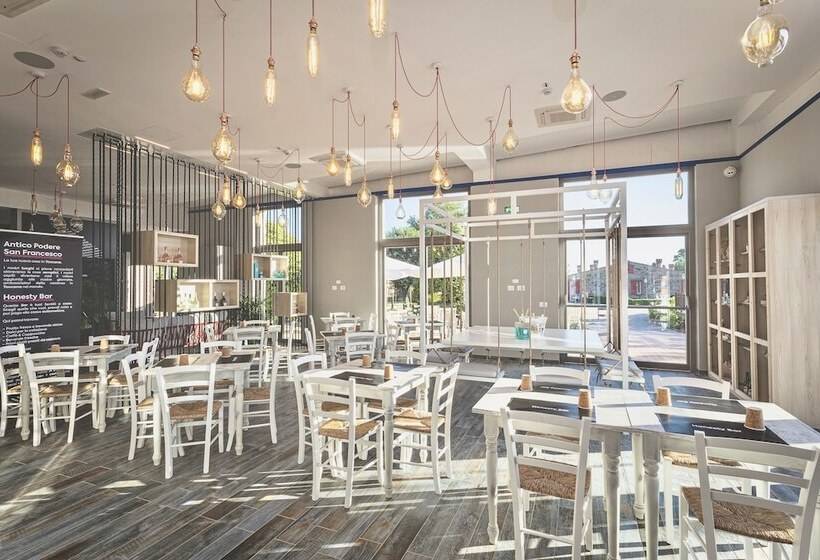 Residence A Vada Con Piscina