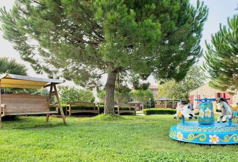 Residence A Vada Con Piscina