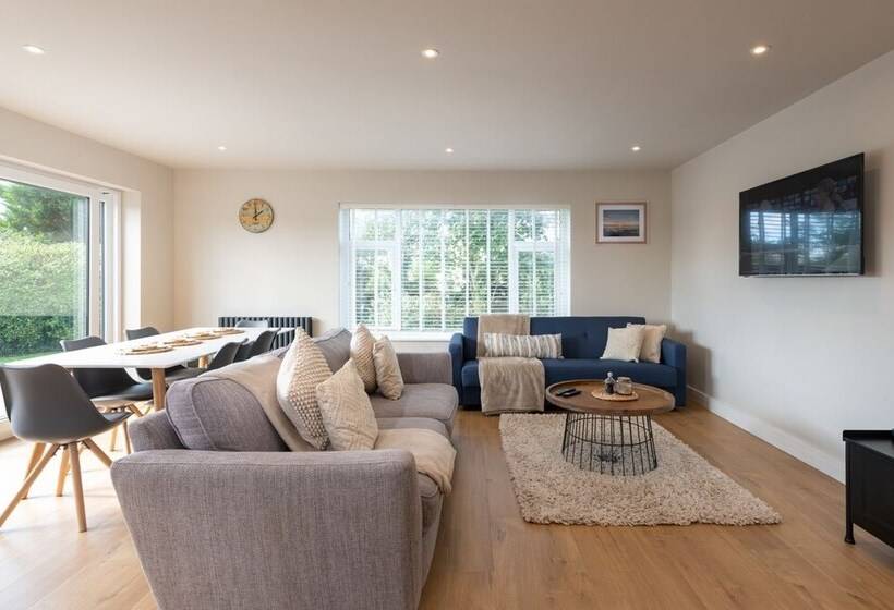 Rezydencja 3 Bed House In Llanfaelog, Near Rhosneigr