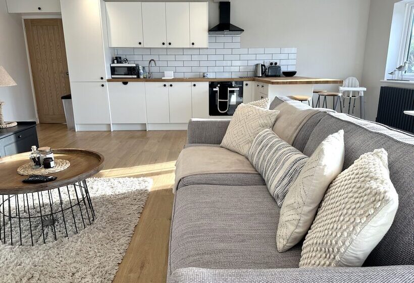 Rezydencja 3 Bed House In Llanfaelog, Near Rhosneigr