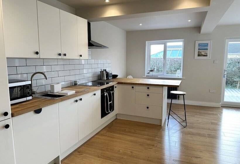 Rezydencja 3 Bed House In Llanfaelog, Near Rhosneigr