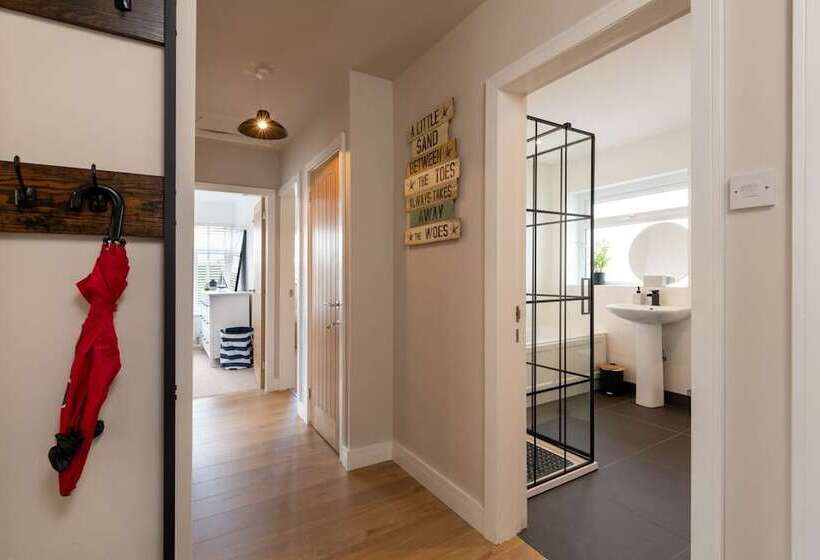 Rezydencja 3 Bed House In Llanfaelog, Near Rhosneigr