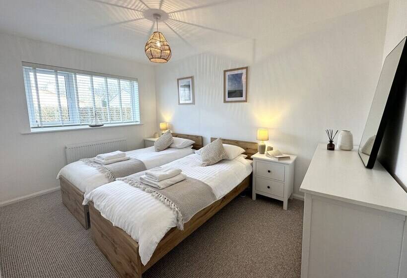 Rezydencja 3 Bed House In Llanfaelog, Near Rhosneigr