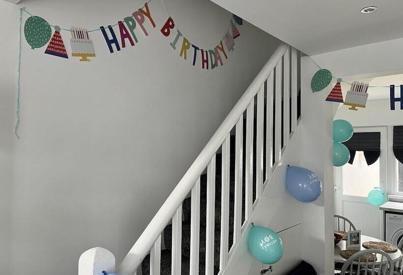 דירת נופש Cosy 2 Bed House Close To Belfast City Centre