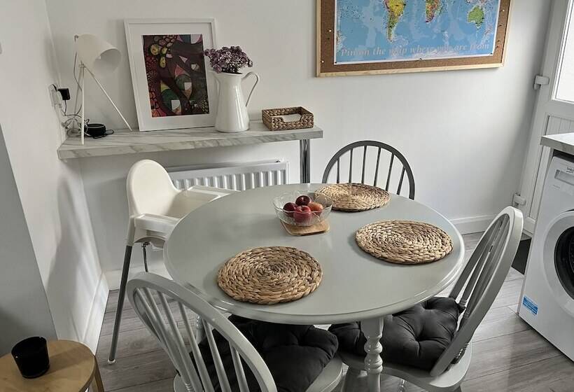 דירת נופש Cosy 2 Bed House Close To Belfast City Centre