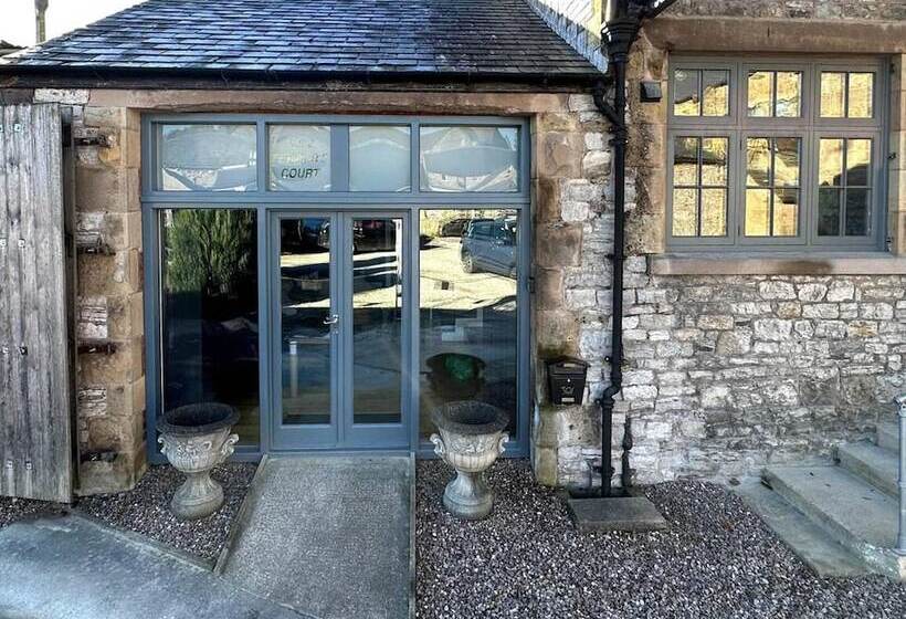 اقامتگاه Cosy And Quirky House In The Heart Of Bakewell