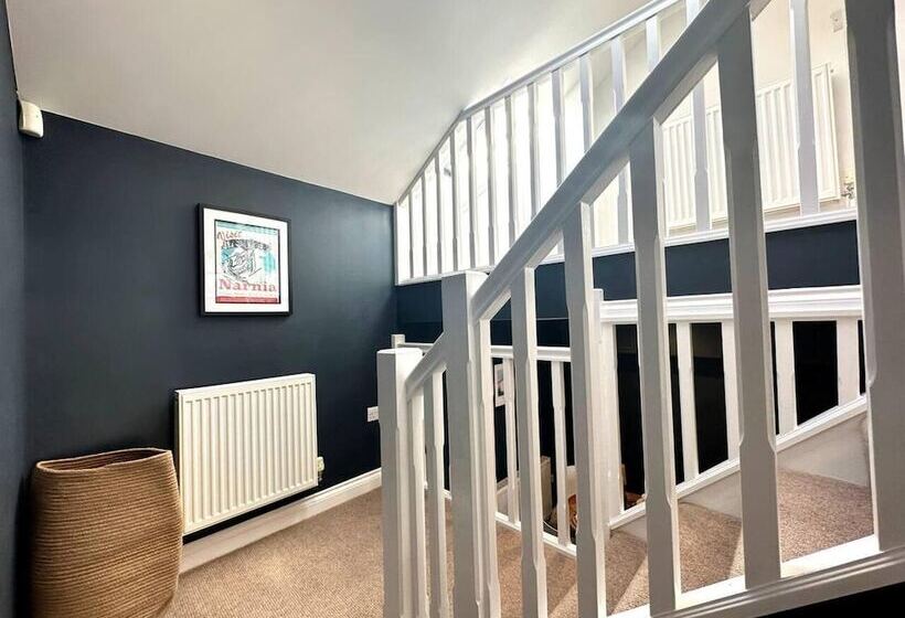 اقامتگاه Cosy And Quirky House In The Heart Of Bakewell