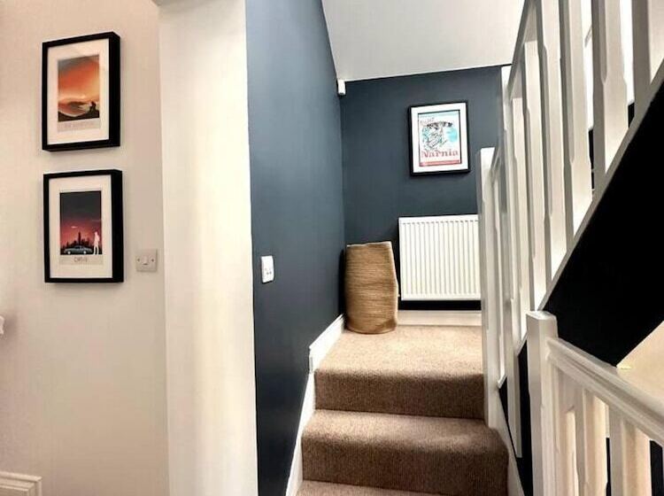 اقامتگاه Cosy And Quirky House In The Heart Of Bakewell