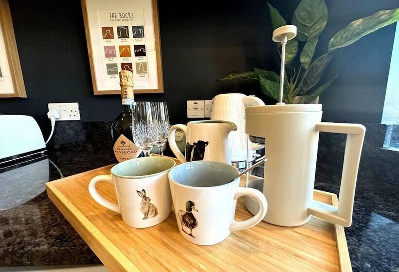 اقامتگاه Cosy And Quirky House In The Heart Of Bakewell