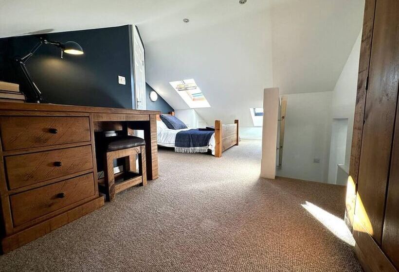 اقامتگاه Cosy And Quirky House In The Heart Of Bakewell