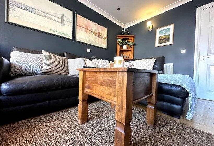 اقامتگاه Cosy And Quirky House In The Heart Of Bakewell