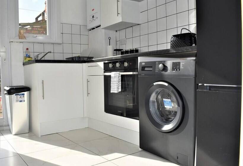 レジデンス Cosy, Modern House Nearby Seafront Southend