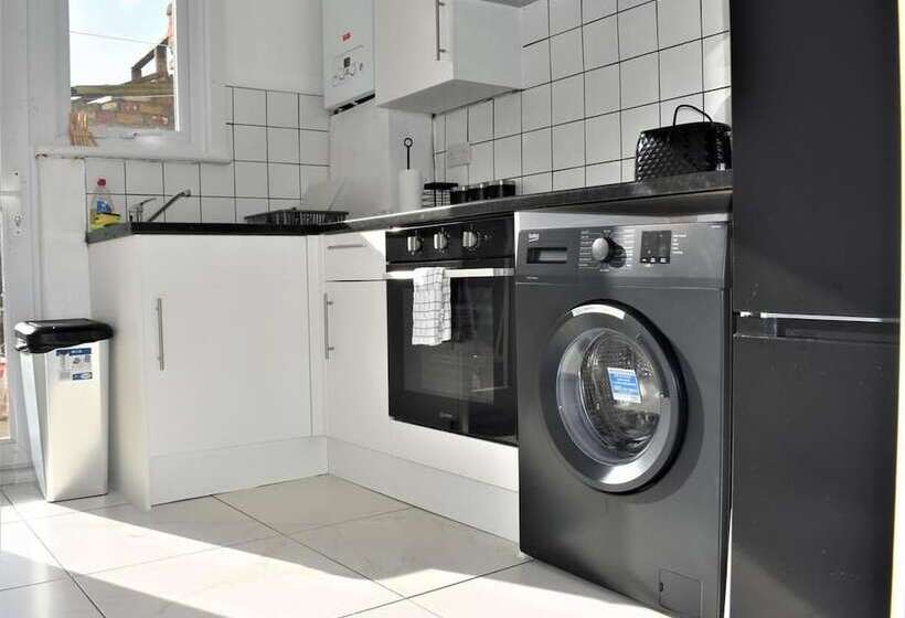 レジデンス Cosy, Modern House Nearby Seafront Southend