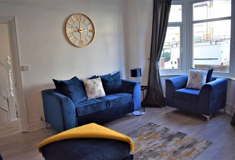 レジデンス Cosy, Modern House Nearby Seafront Southend