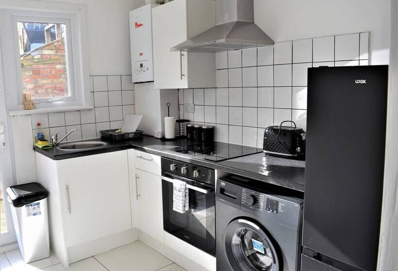 レジデンス Cosy, Modern House Nearby Seafront Southend