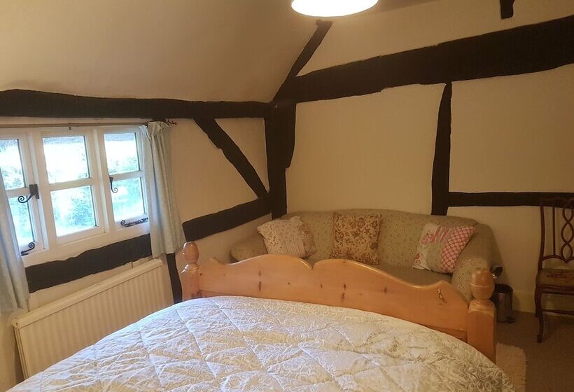 Резиденция Delightful 3 Bed Thatched Cottage Near Winchester