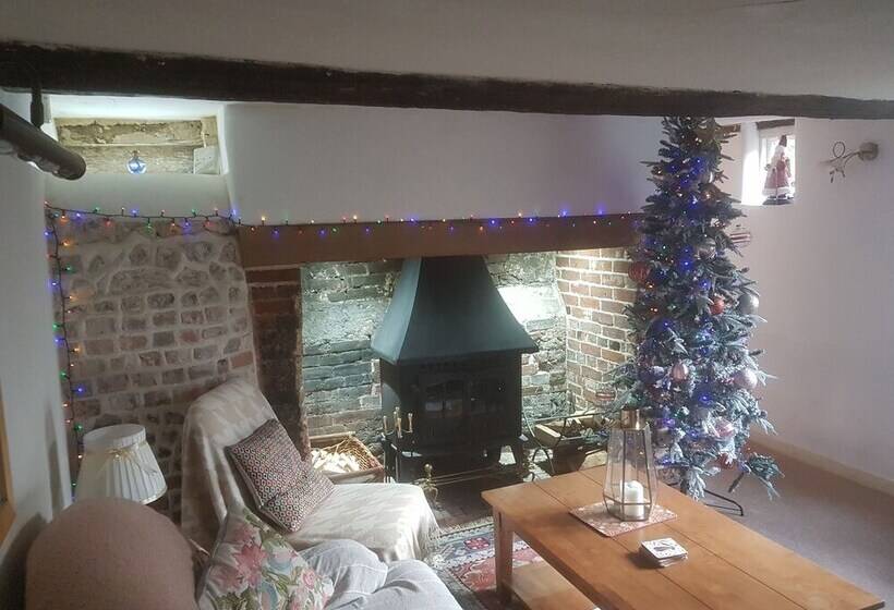 Резиденция Delightful 3 Bed Thatched Cottage Near Winchester