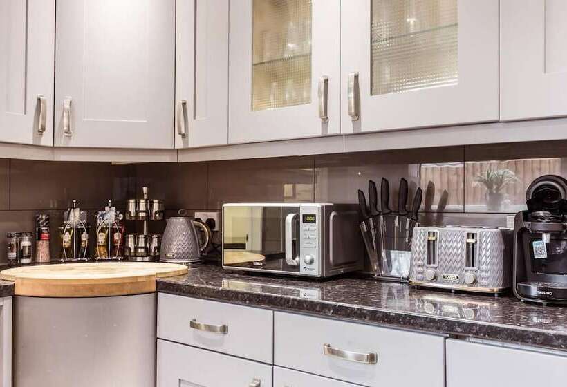 레지던스 North Central London House/ Sleeps8/garden/wifi