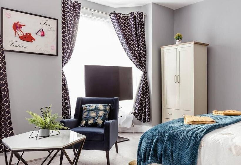 إقامة North Central London House/ Sleeps8/garden/wifi