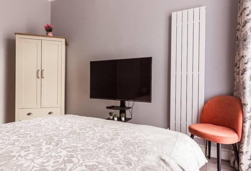 إقامة North Central London House/ Sleeps8/garden/wifi