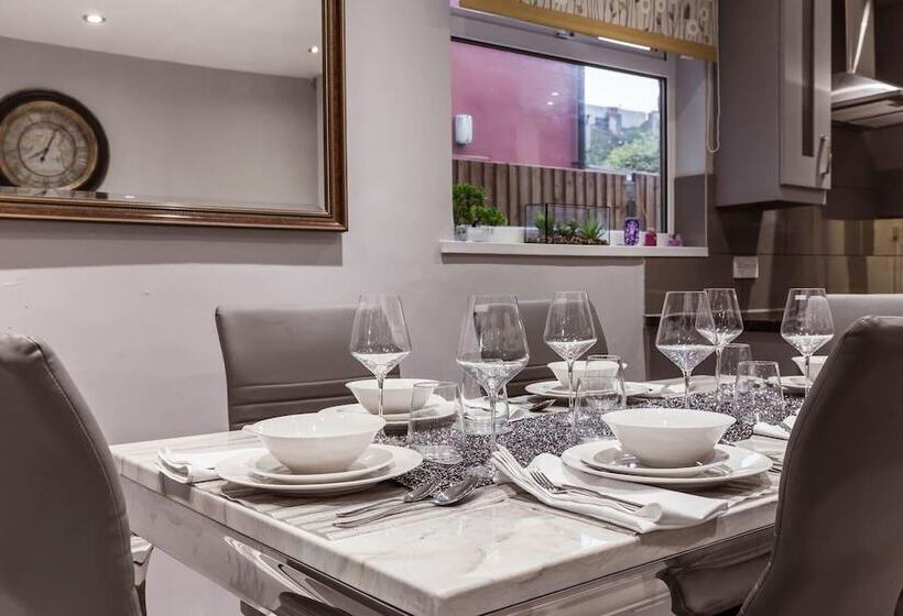 إقامة North Central London House/ Sleeps8/garden/wifi
