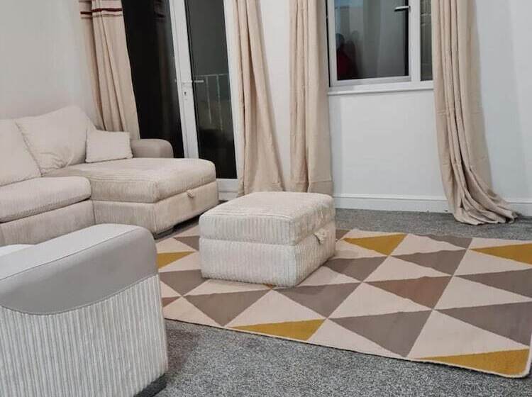 דירת נופש Impeccable 4 Bed House Near Manchester City Centre