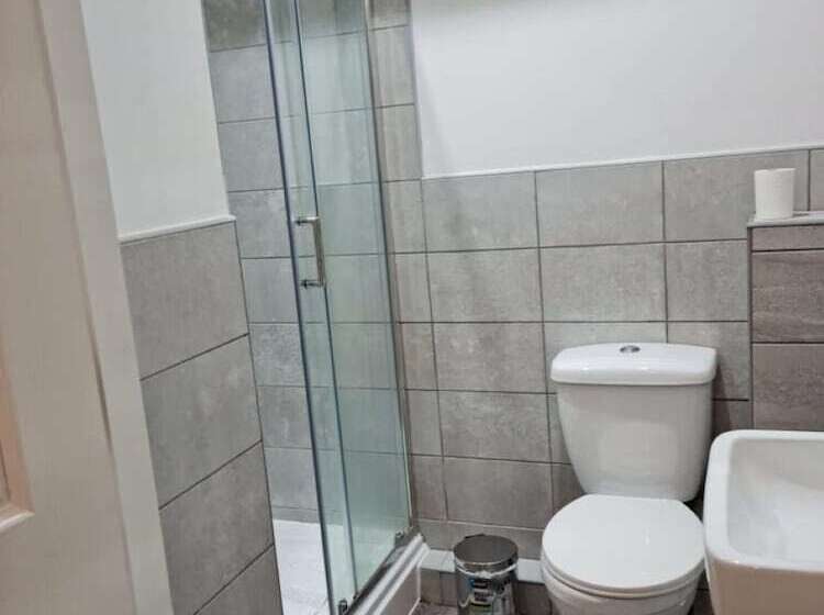 דירת נופש Impeccable 4 Bed House Near Manchester City Centre