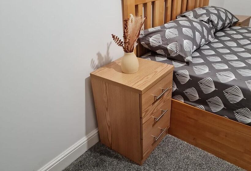 דירת נופש Impeccable 4 Bed House Near Manchester City Centre
