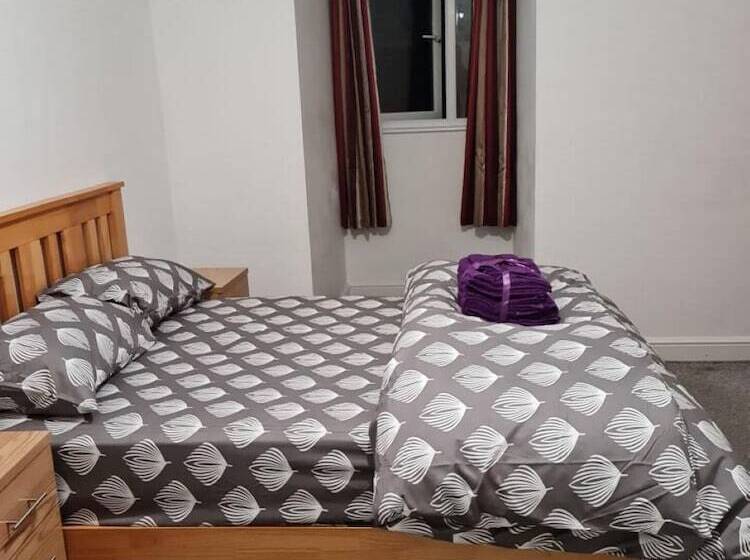 דירת נופש Impeccable 4 Bed House Near Manchester City Centre