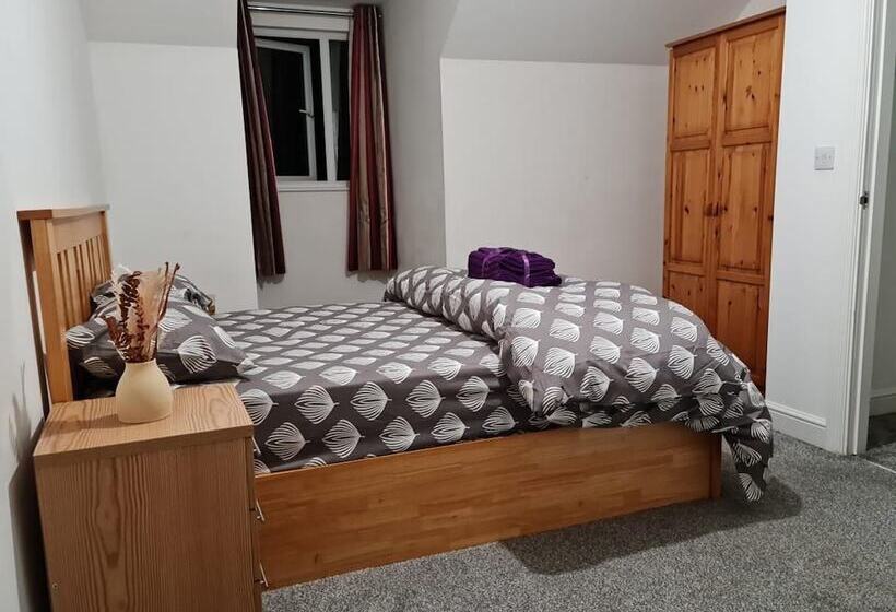 דירת נופש Impeccable 4 Bed House Near Manchester City Centre