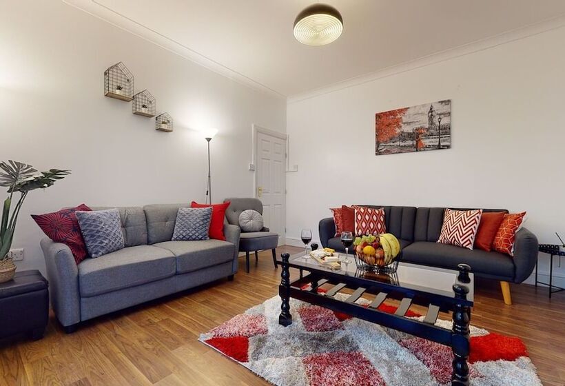 レジデンス Charming 5 Bed House In Romford