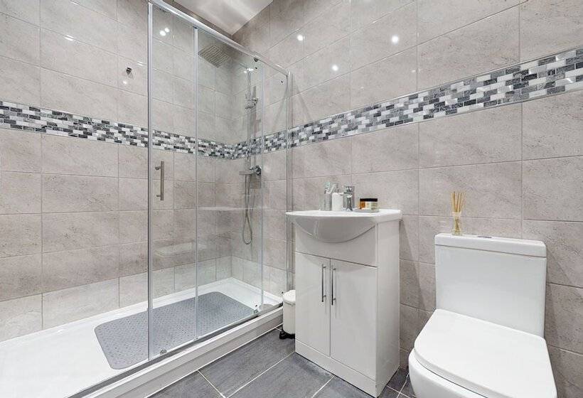 レジデンス Charming 5 Bed House In Romford