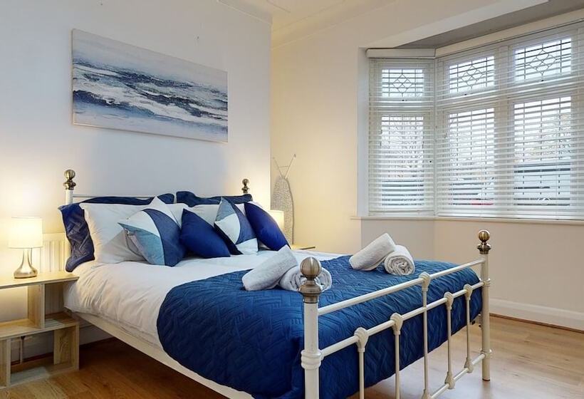 レジデンス Charming 5 Bed House In Romford