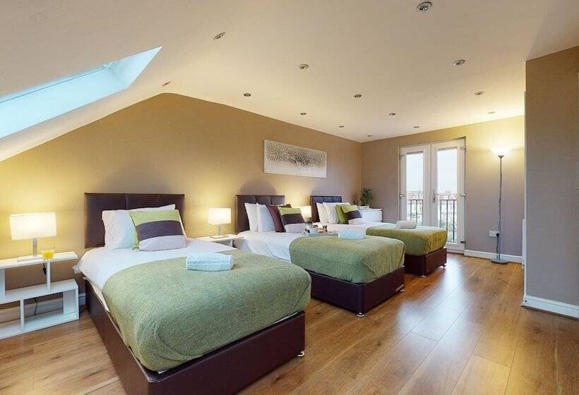 レジデンス Charming 5 Bed House In Romford