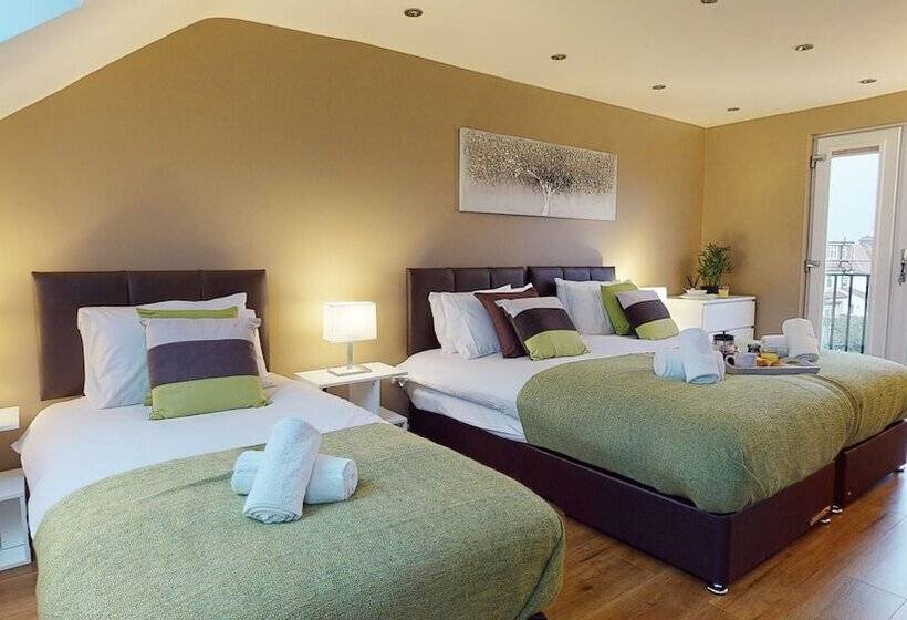 レジデンス Charming 5 Bed House In Romford